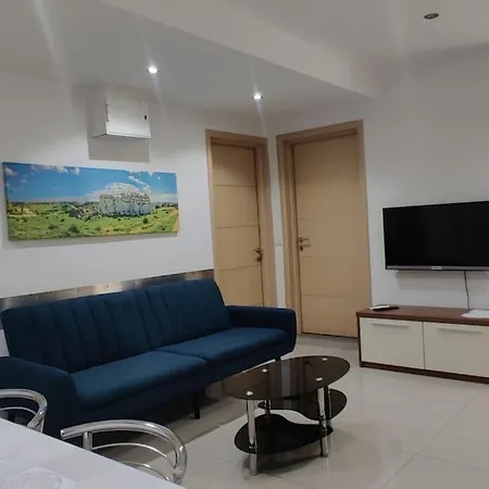 B : Fun Flat For Up To 5+ Inc Terrace Lägenhet