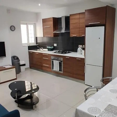 Lägenhet B : Fun Flat For Up To 5+ Inc Terrace *