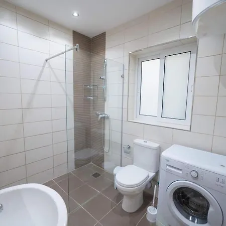 B : Fun Flat For Up To 5+ Inc Terrace
